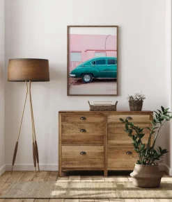 Blue Car At Pink Wall Plakat (21x29.7 cm (A4))