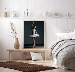 Dancer posing Plakat (21x29.7 cm (A4))