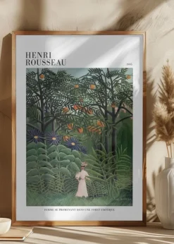 Femme Se Promenant Dans Une Foret Exotique Plakat (21x29.7 cm (A4))