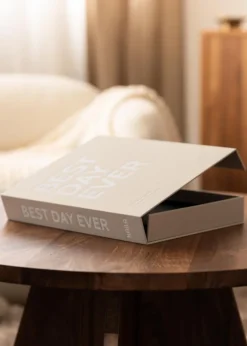 KAILA BEST DAY EVER Creme - Coffee Table Photo Album (60 Sorte Sidor)