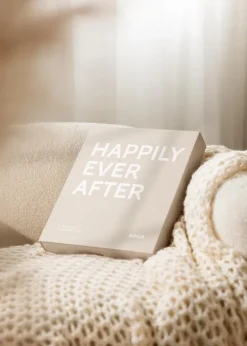 KAILA HAPPILY EVER AFTER Creme - Coffee Table Photo Album (60 Sorte Sidor)