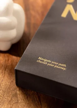 KAILA JOURNEY Black - Coffee Table Photo Album (60 Sorte Sidor)