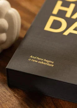 KAILA OH HAPPY DAY Black - Coffee Table Photo Album (60 Sorte Sider / 30 Blade)