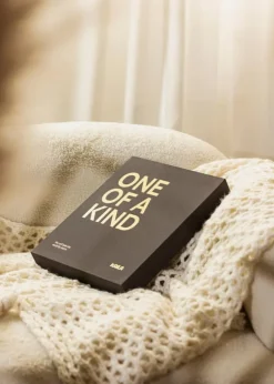 KAILA ONE OF A KIND Black - Coffee Table Photo Album (60 Sorte Sider / 30 Blade)