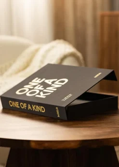 KAILA ONE OF A KIND Black - Coffee Table Photo Album (60 Sorte Sider / 30 Blade)