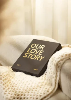 KAILA OUR LOVE STORY Black - Coffee Table Photo Album (60 Sorte Sider)