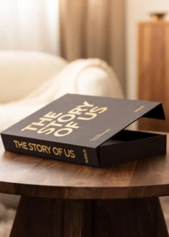 KAILA THE STORY OF US Black - Coffee Table Photo Album (60 Sorte Sidor)