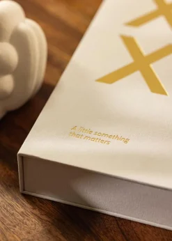 KAILA XOXO Creme - Coffee Table Photo Album (60 Sorte Sider / 30 Blade)