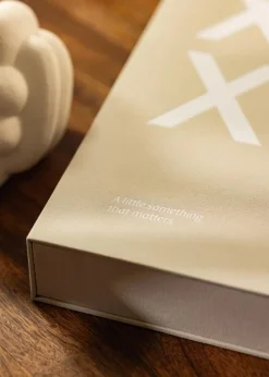 KAILA XOXO Greige - Coffee Table Photo Album (60 Sorte Sider / 30 Blade)