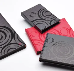 Orbit Rød - 30x33 cm (40 Sorte sider / 20 blade)