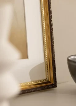 Ramme Abisko Guld 30x40 cm - Passepartout Hvid 21x29,7 cm (A4)