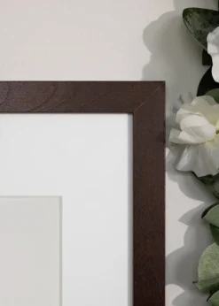 Ramme BGA Classic Valnød 60x80 cm - Passepartout Hvid 50x65 cm