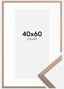Ramme Edsbyn Lys Valnød 40x60 cm - Passepartout Hvid 25x50 cm