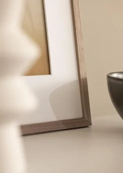 Ramme Edsbyn Lys Valnød 40x60 cm - Passepartout Hvid 25x50 cm