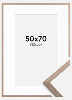 Ramme Edsbyn Lys Valnød 50x70 cm - Passepartout Hvid 33x56 cm