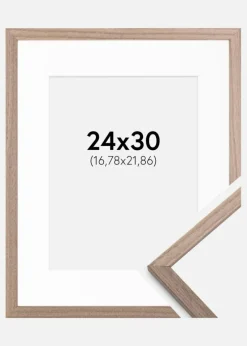 Ramme Edsbyn Lys Valnød 24x30 cm - Passepartout Hvid 7x9 inches