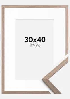 Ramme Edsbyn Lys Valnød 30x40 cm - Passepartout Hvid 20x30 cm