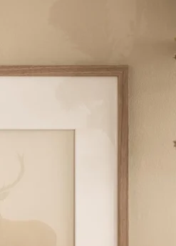 Ramme Edsbyn Lys Valnød 35x50 cm - Passepartout Hvid 30x35 cm