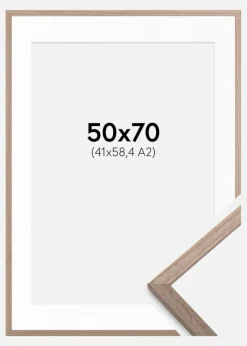 Ramme Edsbyn Lys Valnød 50x70 cm - Passepartout Hvid 42x59,4 cm (A2)