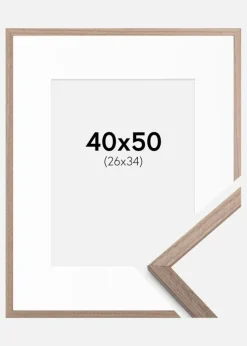 Ramme Edsbyn Lys Valnød 40x50 cm - Passepartout Hvid 27x35 cm