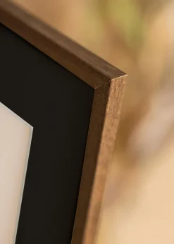 Ramme Edsbyn Valnød 18x24 cm - Passepartout Sort 13x18 cm