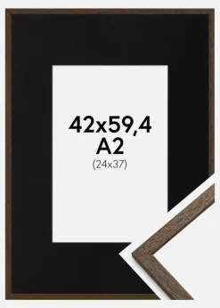 Ramme Edsbyn Valnød 42x59,4 cm (A2) - Passepartout Sort 25x38 cm