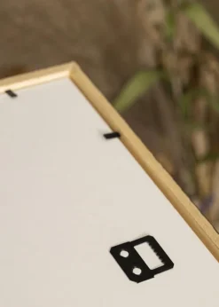 Ramme Edsbyn Valnød 42x59,4 cm (A2) - Passepartout Sort 25x38 cm