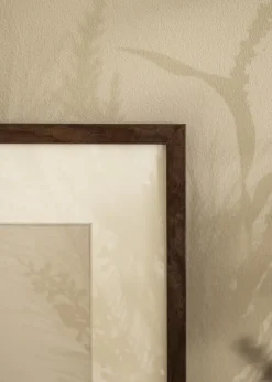 Ramme E-Line Valnød 70x100 cm - Passepartout Hvid 59,4x84 cm (A1)