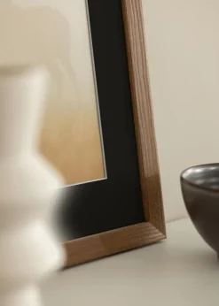 Ramme Fiorito Mørk Eg 70x100 cm - Passepartout Sort 59,4x84 cm (A1)