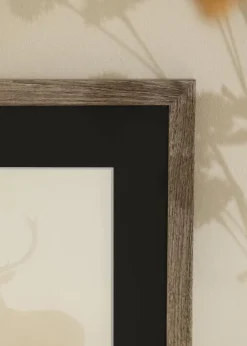 Ramme Fiorito Valnød 40x50 cm - Passepartout Sort 27,5x37 cm