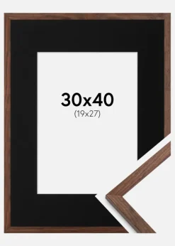 Ramme Galant Valnød 30x40 cm - Passepartout Sort 20x28 cm