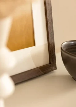 Ramme Hermes Valnød 30x40 cm - Passepartout Hvid 21x30 cm