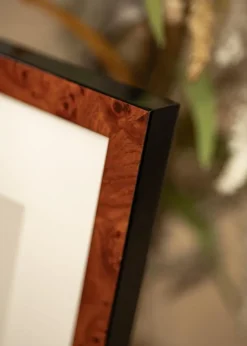 Ramme Hermes valnød 18x24 cm - Passepartout Hvid 13x18 cm