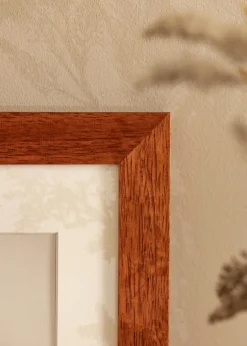 Ramme Juno Kirsebær 70x100 cm - Passepartout Hvid 61x91,5 cm