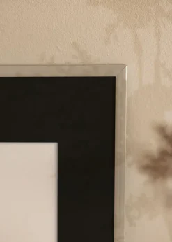 Ramme New Lifestyle Earth Grey 70x100 cm - Passepartout Sort 62x93 cm