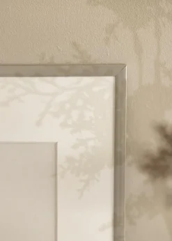 Ramme New Lifestyle jordgrå 20x30 cm - Passepartout Hvid 10x21 cm