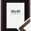 Ramme Selection Valnød 30x40 cm - Passepartout Sort 21x29,7 cm (A4)