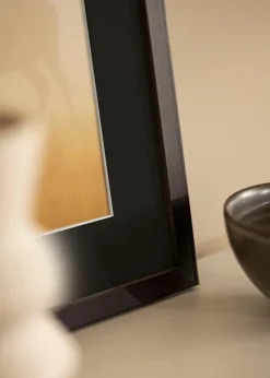 Ramme Selection Valnød 30x40 cm - Passepartout Sort 21x30 cm