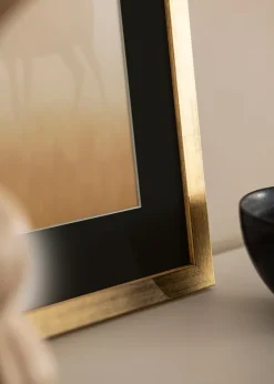 Ramme Stilren Guld 30x40 cm - Passepartout Sort 20x28 cm