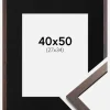 Ramme Trendy Valnød 40x50 cm - Passepartout Sort 28x35 cm