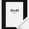 Ramme Victoria Hvid 30x40 cm - Passepartout Sort 21x30 cm