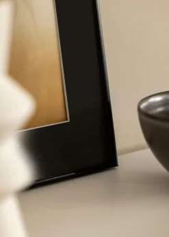 Ramme Visby Hvid 40x50 cm - Passepartout Sort 28x35 cm