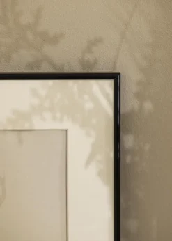 Ramme Visby Sort 30x40 cm - Passepartout Hvid 20x28 cm