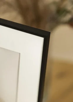 Ramme Visby Sort 50x70 cm - Passepartout Hvid 33x56 cm