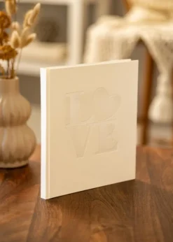 White Love Gæstebog - 23x25 cm (176 Hvide sider / 88 blade)